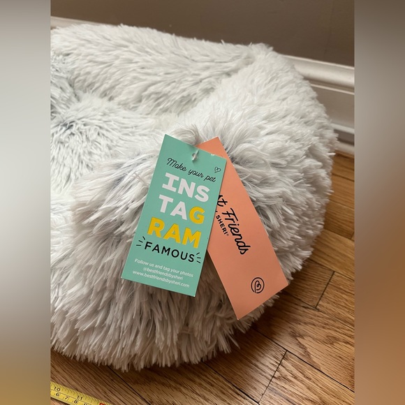 Best friends by Sheri Soothe and Snooze Lounge Shag Rectangular pet bed NWT - Picture 2 of 7